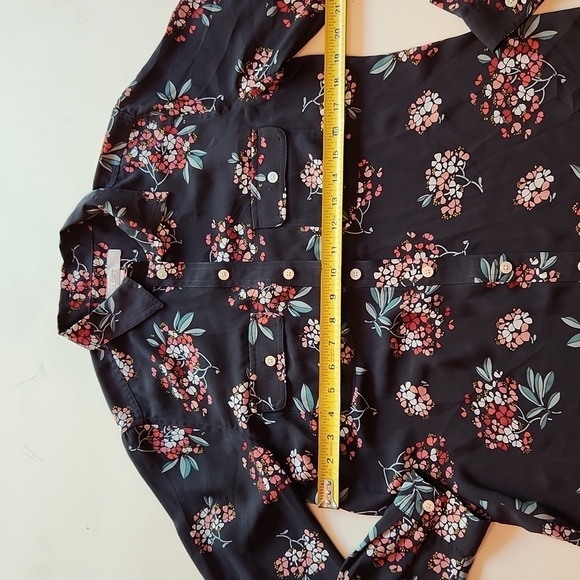 Loft charcoal gray floral button up blouse size small - Picture 6 of 9